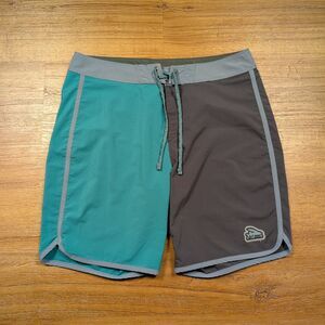 Patagonia Hydropeak Scallop Boardshorts Men’s 31 Green Flying Fish Logo Swim